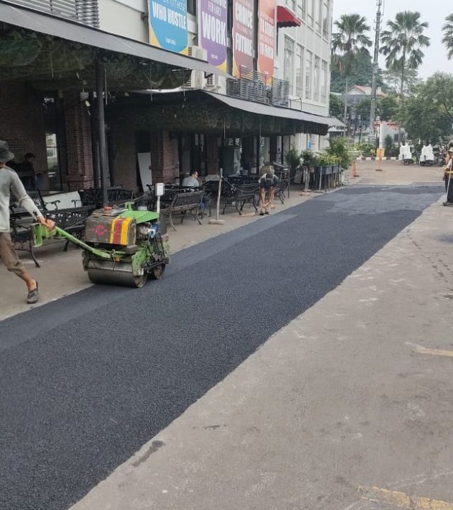 aspal jalan pakai mesin